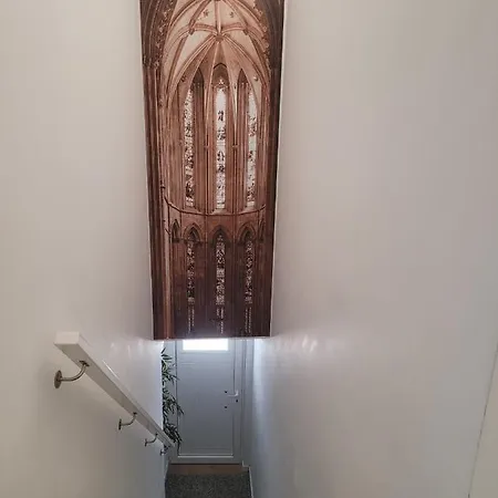 Local Vitoria בית הארחה *