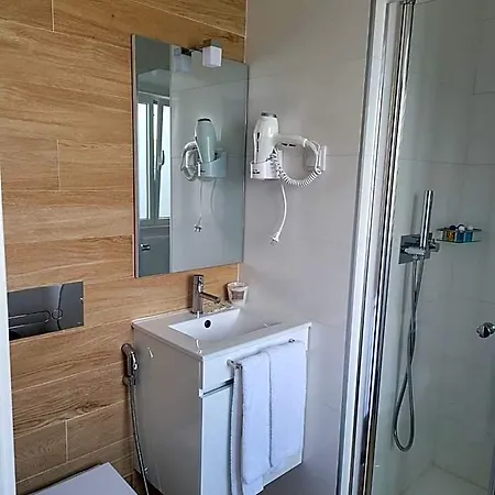Local Vitoria Πανσιόν